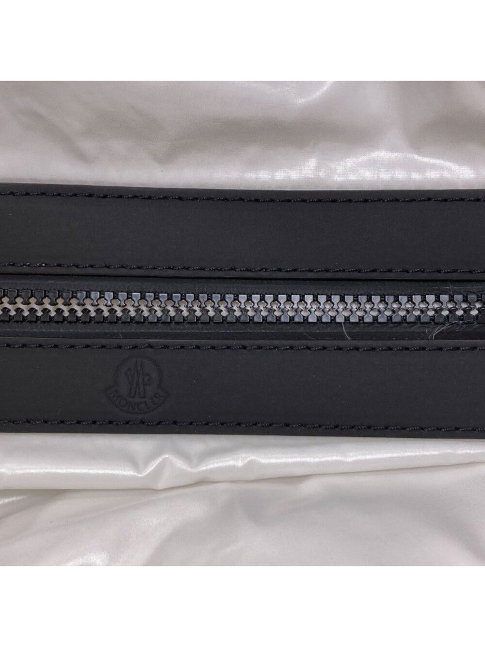 Moncler Logo Tote Nylon - Picture 9 of 15